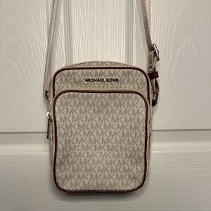 NWT Michael Kors Jet Set Travel Vanilla Crossbody Bag